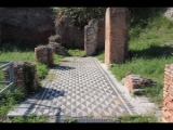 05166 ostia - regio iii - insula xvii - caseggiato di bacco e arianna (iii,xvii,5) - korridor b - blick ri westen.jpg